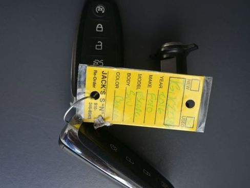 Used 2016 Ford Escape Titanium image 22