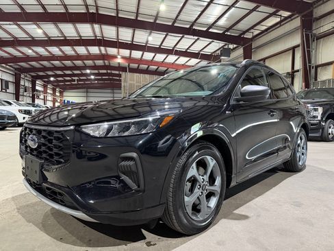Used 2023 Ford Escape ST-Line w/ Tech Pack #1 FWD image 9