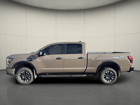 Used 2022 Nissan Titan PRO-4X AWD/4WD image 4