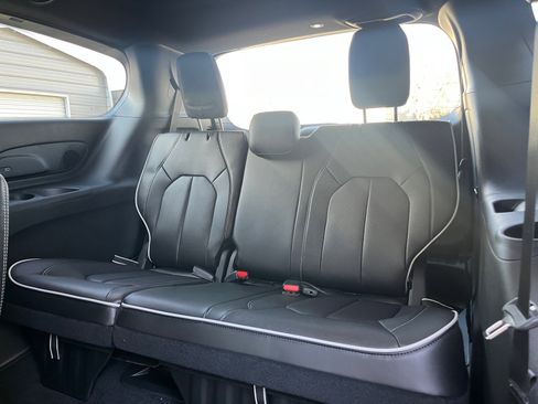New 2026 Chrysler Pacifica Limited image 22