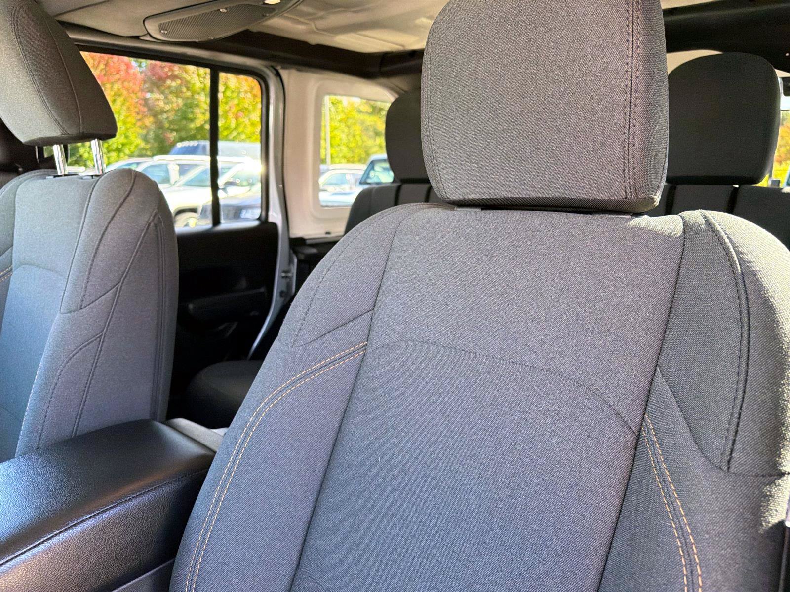 Used 2024 Jeep Wrangler Unlimited AWD/4WD image 11