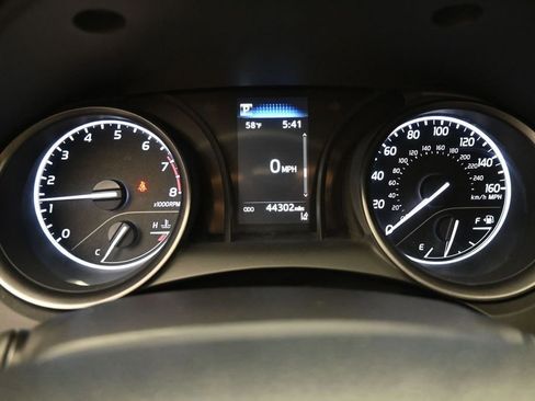 Used 2021 Toyota Camry SE FWD image 18