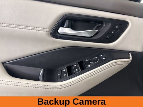 Used 2023 Nissan Rogue SL w/ SL Premium Package image 10