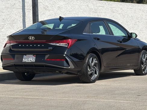 Used 2024 Hyundai Elantra Limited FWD image 4