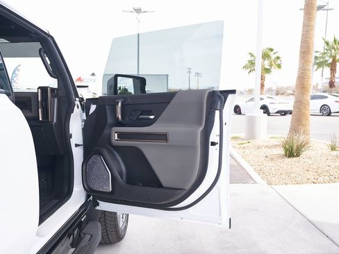 Used 2025 GMC Hummer EV 3X image 13