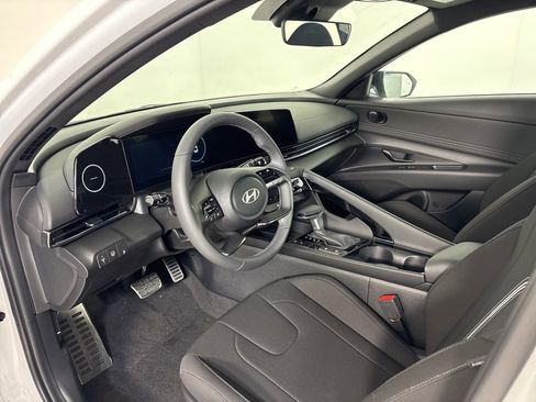 New 2025 Hyundai Elantra SEL FWD image 15
