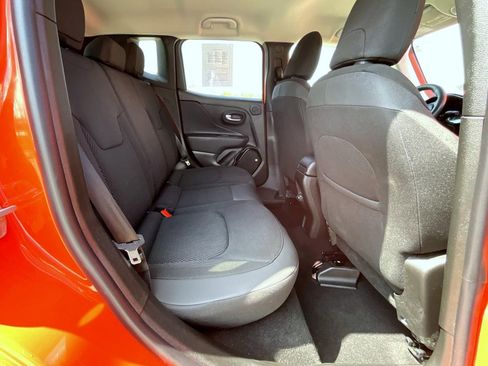 Used 2018 Jeep Renegade Altitude AWD/4WD image 19