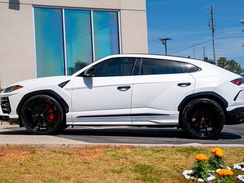 Used 2022 Lamborghini Urus AWD/4WD image 21