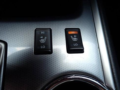 Used 2019 Nissan Pathfinder SL AWD/4WD image 17
