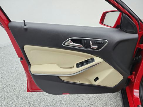 Used 2019 Mercedes-Benz GLA 250 image 14