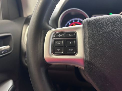 Used 2018 Dodge Journey SE w/ Connectivity Group FWD image 10