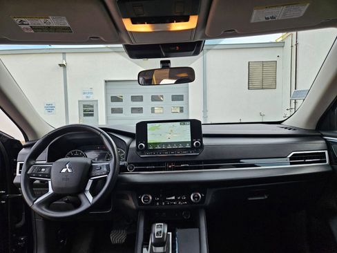 Used 2024 Mitsubishi Outlander SE FWD image 27