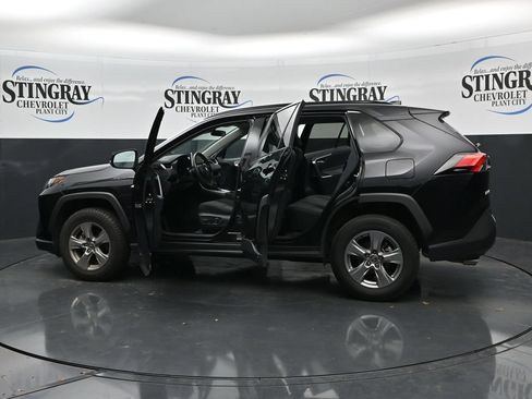 Used 2025 Toyota RAV4 XLE AWD/4WD image 37