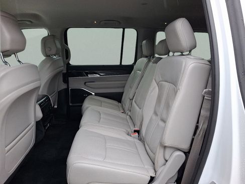 Used 2023 Jeep Wagoneer 4WD w/ Convenience Group I image 9