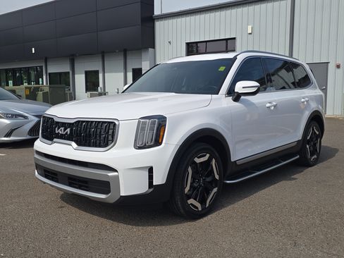 Certified 2023 Kia Telluride EX FWD image 4
