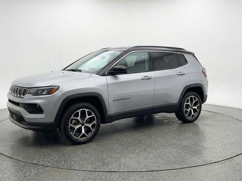 Used 2025 Jeep Compass Limited image 3