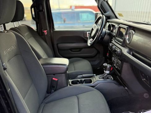 Used 2020 Jeep Wrangler Unlimited Sahara image 28