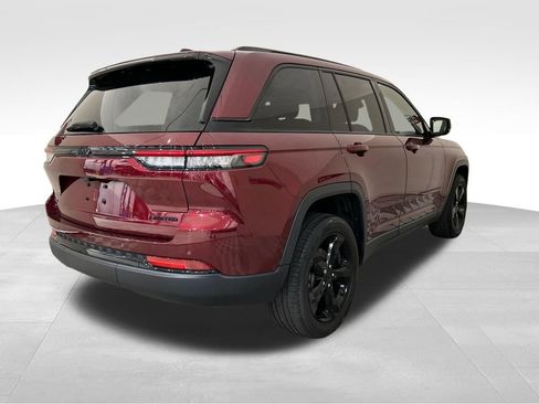 Used 2023 Jeep Grand Cherokee Limited w/ Black Appearance Package AWD/4WD image 5