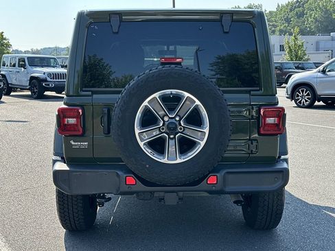 Used 2021 Jeep Wrangler Unlimited Sahara AWD/4WD image 4