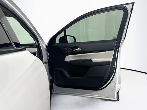 Used 2024 Honda Prologue EX image 32