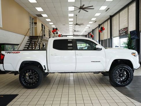 Used 2018 Toyota Tacoma TRD Sport w/ Technology Package image 15