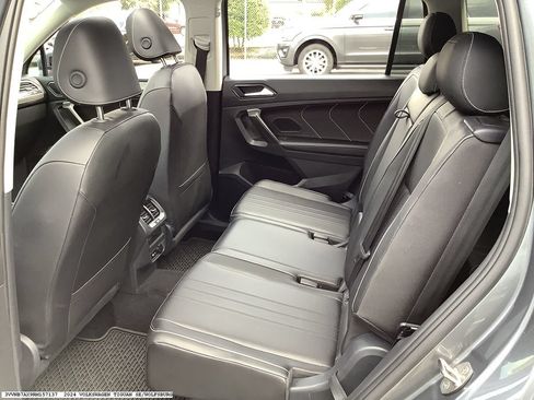 Used 2024 Volkswagen Tiguan Wolfsburg Edition FWD image 12