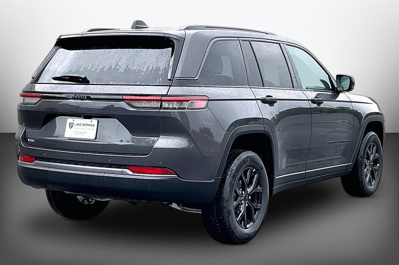New 2026 Jeep Grand Cherokee Altitude RWD image 8
