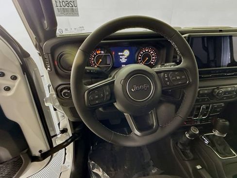 New 2026 Jeep Wrangler Unlimited Rubicon AWD/4WD image 11