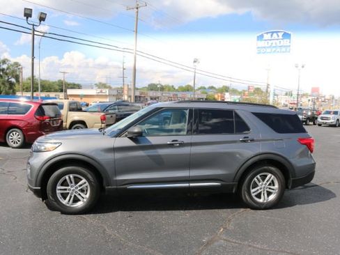 Used 2021 Ford Explorer XLT w/ Equipment Group 202A image 8