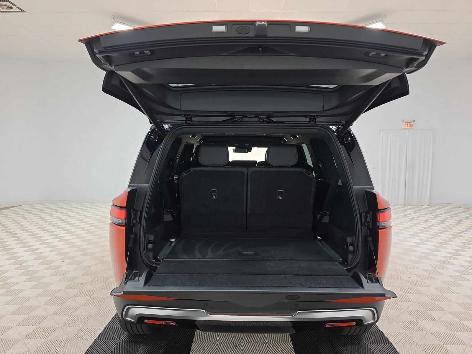 Used 2025 Rivian R1S Adventure Dual AWD/4WD image 15