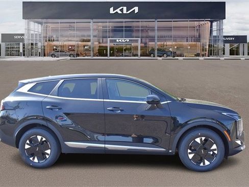 New 2026 Kia Sportage LX image 2