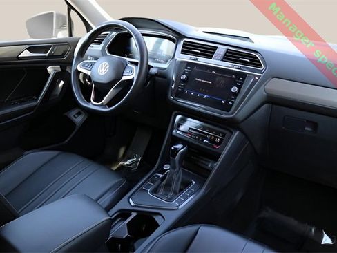 Used 2024 Volkswagen Tiguan SE image 20