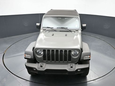 Used 2021 Jeep Gladiator Sport AWD/4WD image 40