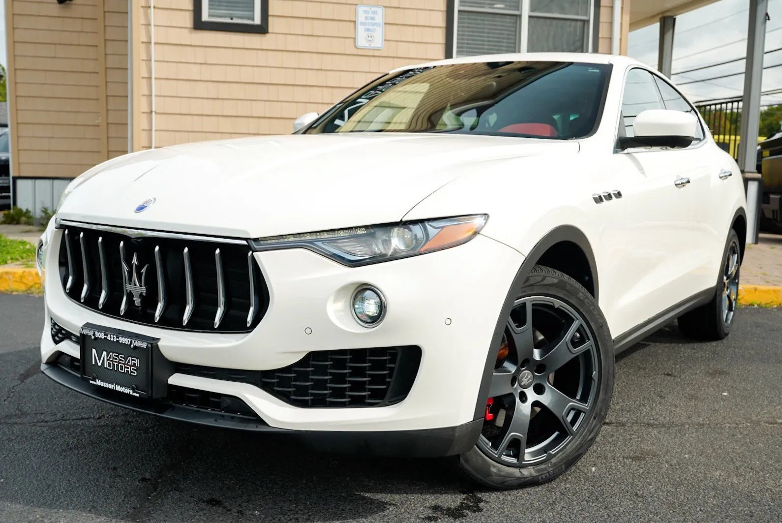 Used 2018 Maserati Levante AWD/4WD image 9