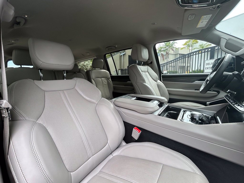 Used 2024 Jeep Wagoneer Series II w/ Flexible Seating Group RWD image 32