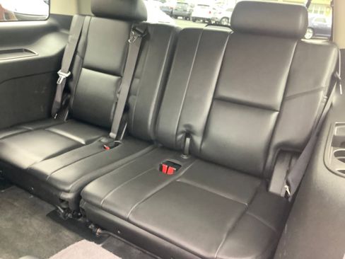 Used 2011 Cadillac Escalade Luxury image 13