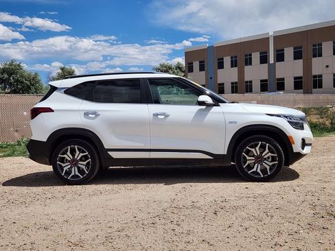 Certified 2023 Kia Seltos SX w/ SX Sunroof Package AWD/4WD image 2
