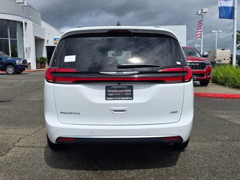 New 2026 Chrysler Pacifica Pinnacle image 5