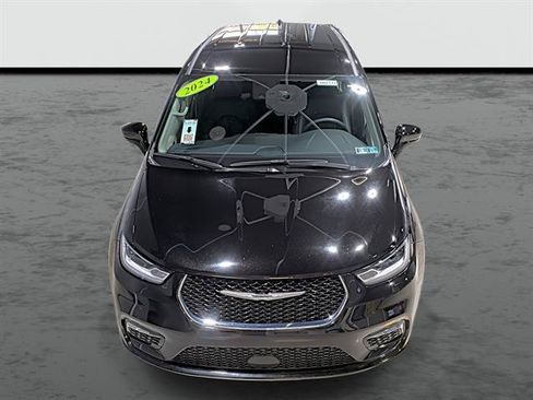 Used 2024 Chrysler Pacifica Touring-L FWD image 6