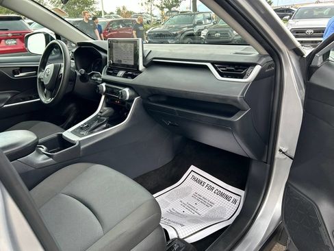 Used 2025 Toyota RAV4 XLE AWD/4WD image 12