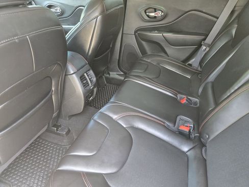 Used 2019 Jeep Cherokee Trailhawk w/ Comfort/Convenience Group AWD/4WD image 30