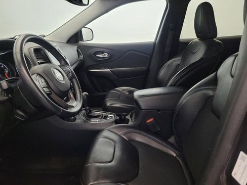 Used 2019 Jeep Cherokee Latitude Plus w/ Comfort/Convenience Group AWD/4WD image 17