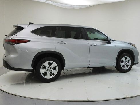 Used 2023 Toyota Highlander L image 7