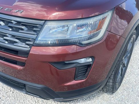 Used 2018 Ford Explorer XLT w/ Equipment Group 202A AWD/4WD image 9
