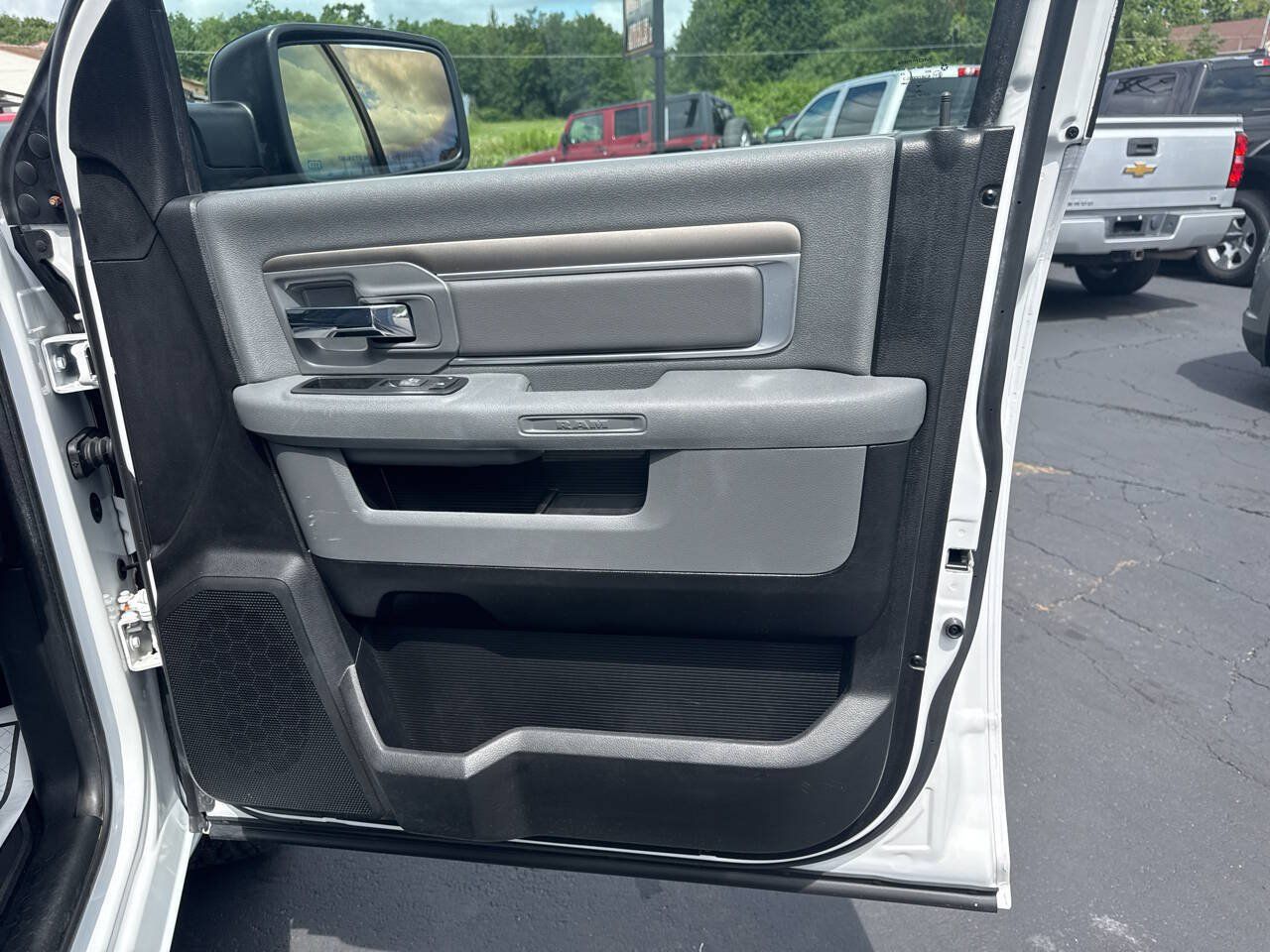 Used 2014 RAM 1500 Outdoorsman AWD/4WD image 25