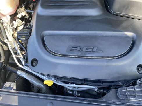 Used 2024 Chrysler Pacifica Touring-L FWD image 23