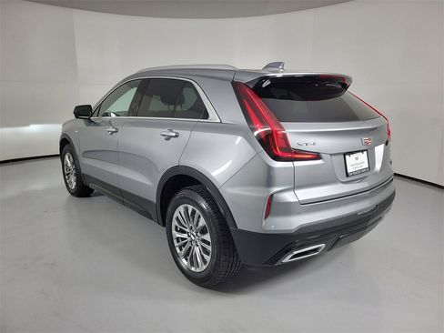 Certified 2025 Cadillac XT4 Premium Luxury image 3