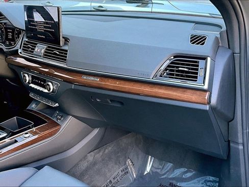 Used 2024 Audi Q5 e Premium Plus w/ Premium Plus Package image 26