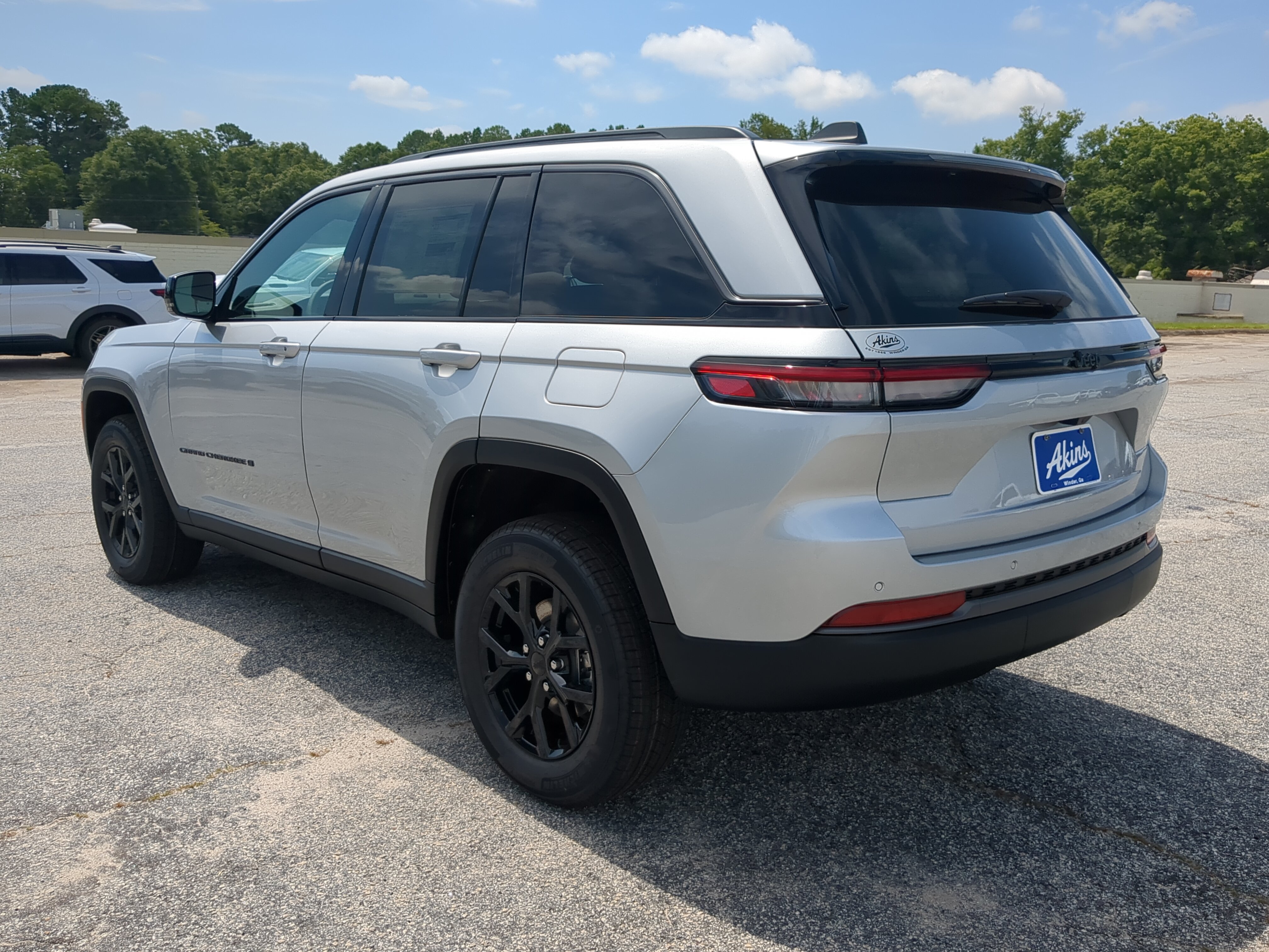 New 2026 Jeep Grand Cherokee Altitude RWD image 5