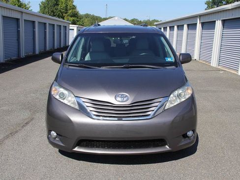 Used 2016 Toyota Sienna XLE w/ XLE Navigation Package FWD image 3